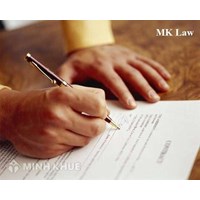 Công ty không ký hợp đồng lao động với người có bằng kinh tế ?